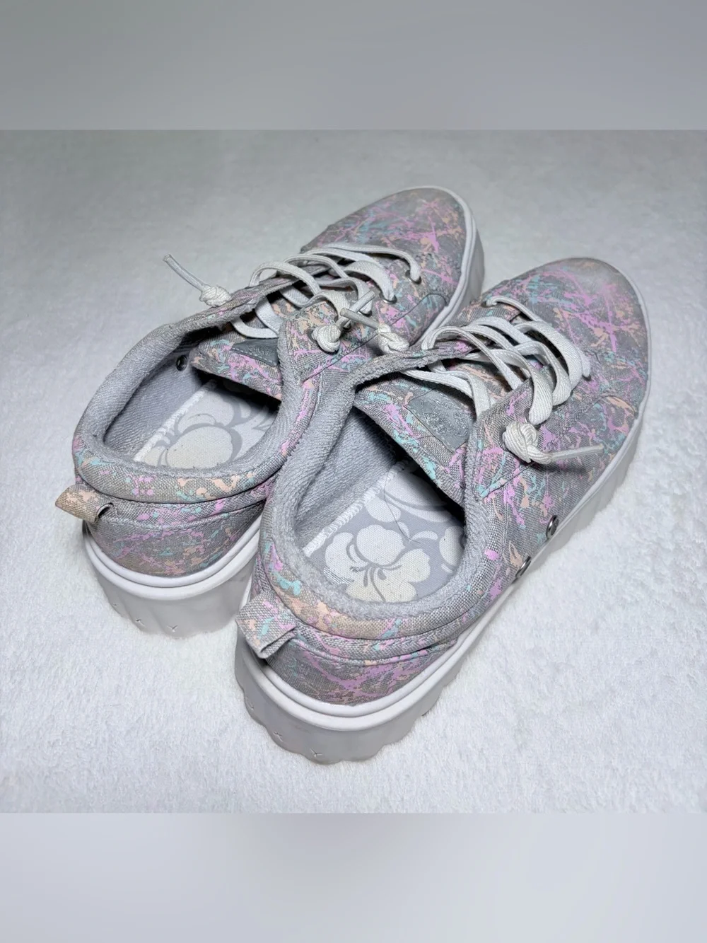 Roxy Women's Gray Sneakers with Pastel Pink & Blue Splatter